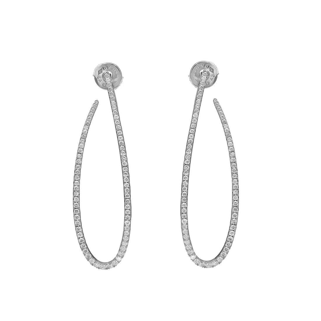 Messika 1.33ct Diamond Dangle Earrings in 18K White Gold: Messika 1.33ct Diamond Dangle Earrings in 18K White Gold Elevate your style with these exquisite Messika Gatsby Ovales diamond dangle earrings, meticulously crafted in highly polished 18K white gold.