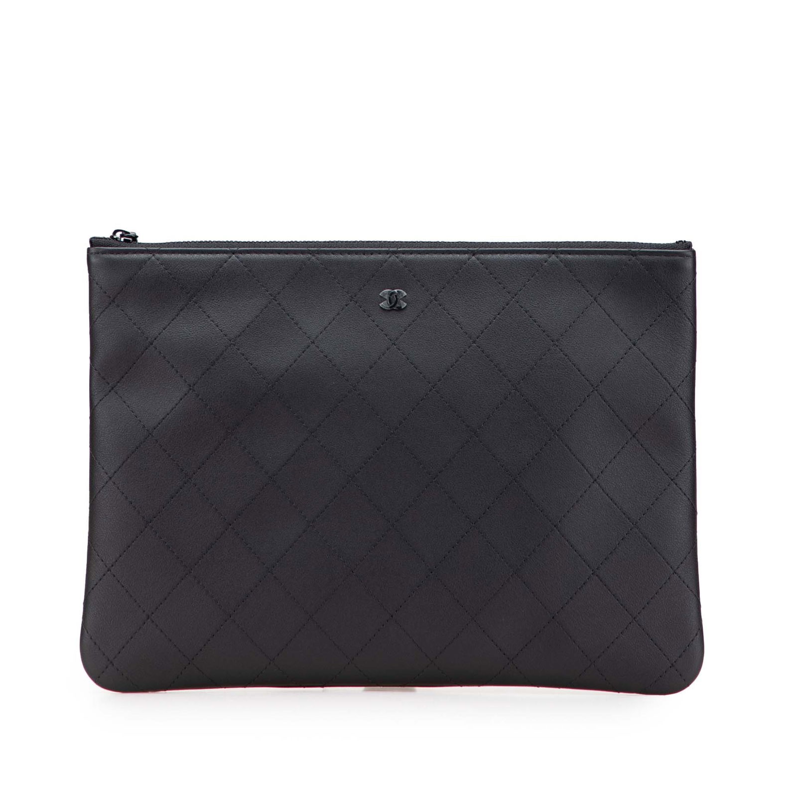 Chanel Medium Stitched Calfskin CC Cosmetic Case in Black Leather: Chanel Medium Stitched Calfskin CC Cosmetic Case in Black Leather This Chanel Medium Stitched Calfskin CC Cosmetic Case is a stylish and practical clutch bag crafted from high-quality calf leather. It