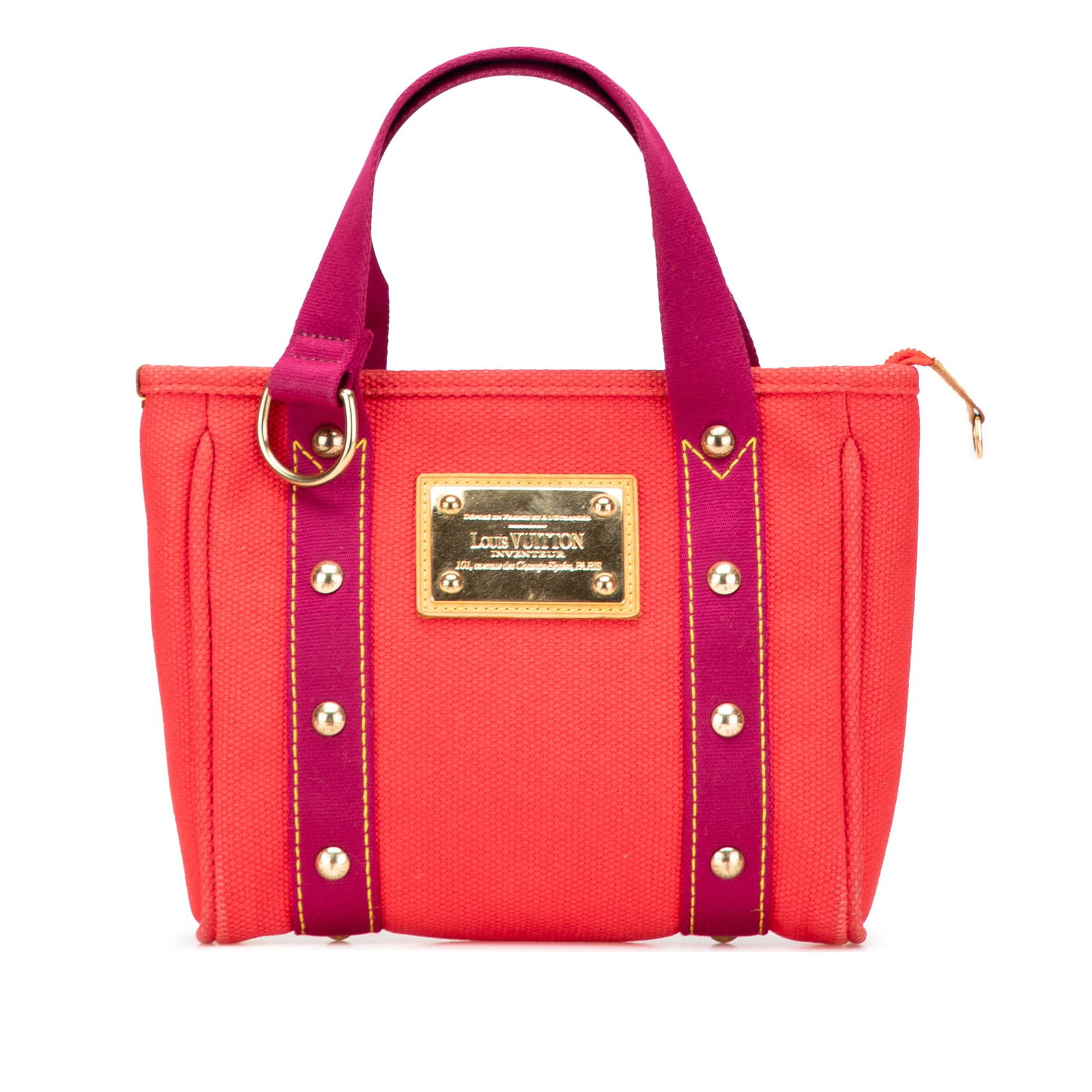 Louis Vuitton Antigua Cabas PM Red Canvas Bag: Louis Vuitton Antigua Cabas PM Red Canvas Bag The Louis Vuitton Antigua Cabas PM is a stylish bag featuring a durable canvas body in a vibrant red color. It is designed with flat handles for easy carr