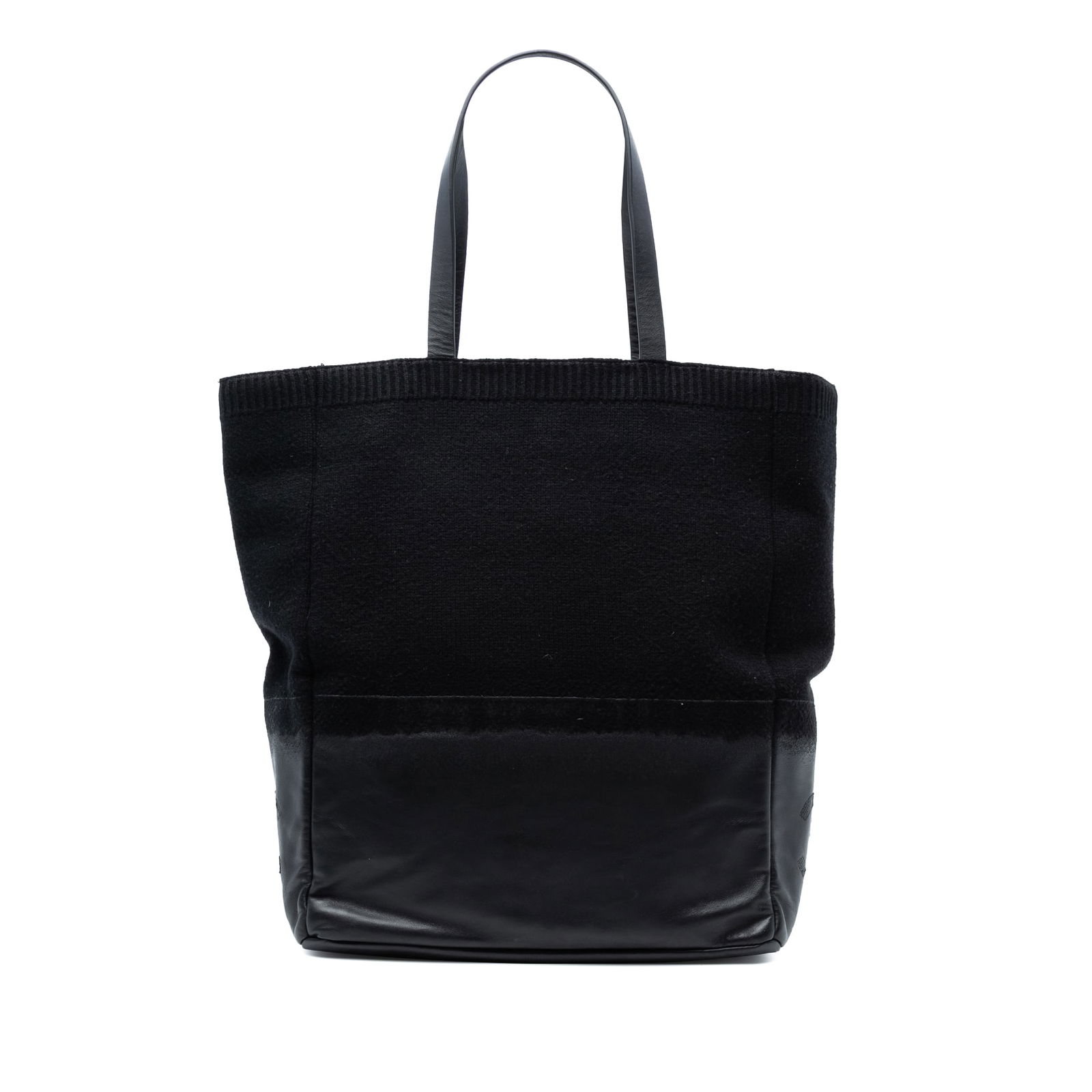 Chanel CC Black Wool and Leather Tote Bag Made in Italy: Chanel CC Black Wool and Leather Tote Bag Made in Italy This elegant Chanel CC Wool and Leather Tote bag combines luxurious wool and leather for a sophisticated look. It features flat leather straps,