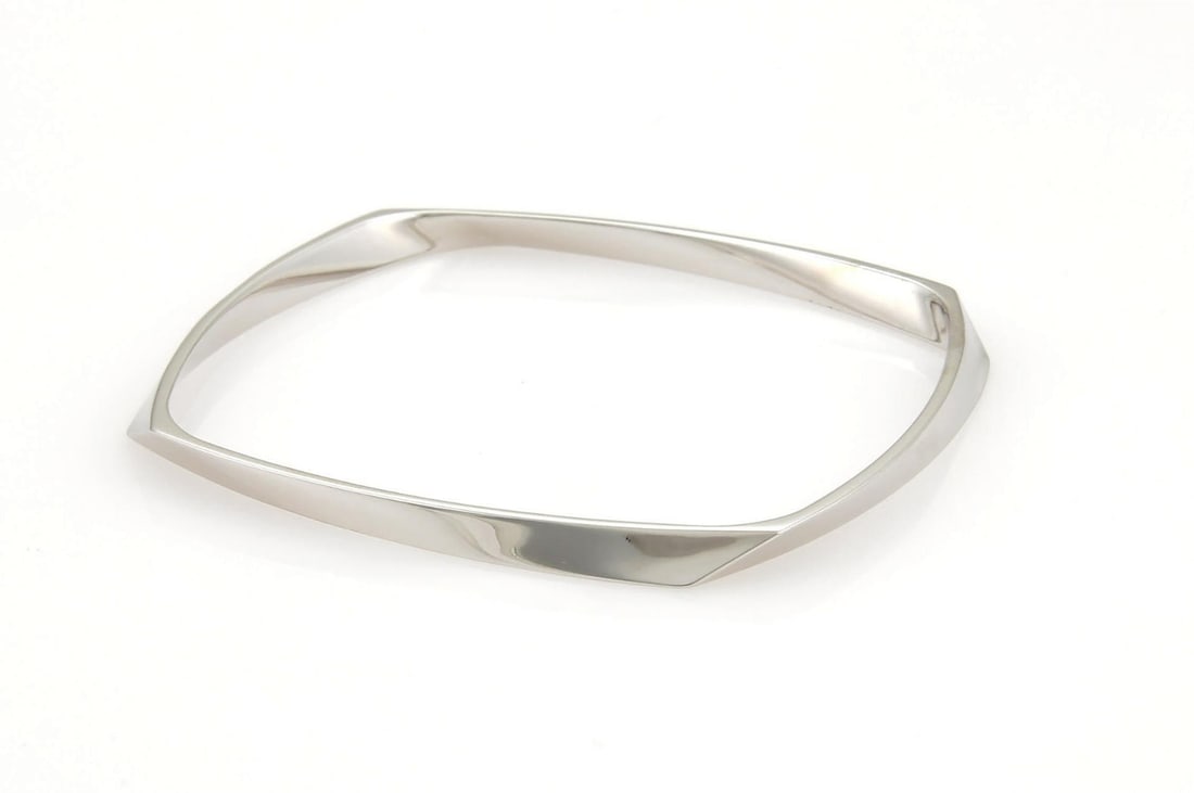 Tiffany & Co. Gehry Torque 18k White Gold Twisted Square Bracelet: Tiffany & Co. Gehry Torque 18k White Gold Twisted Square Bracelet Discover the elegance of the Tiffany & Co. Gehry Torque Bracelet, a striking piece from designer Frank Gehry's TORQUE collection. Craf