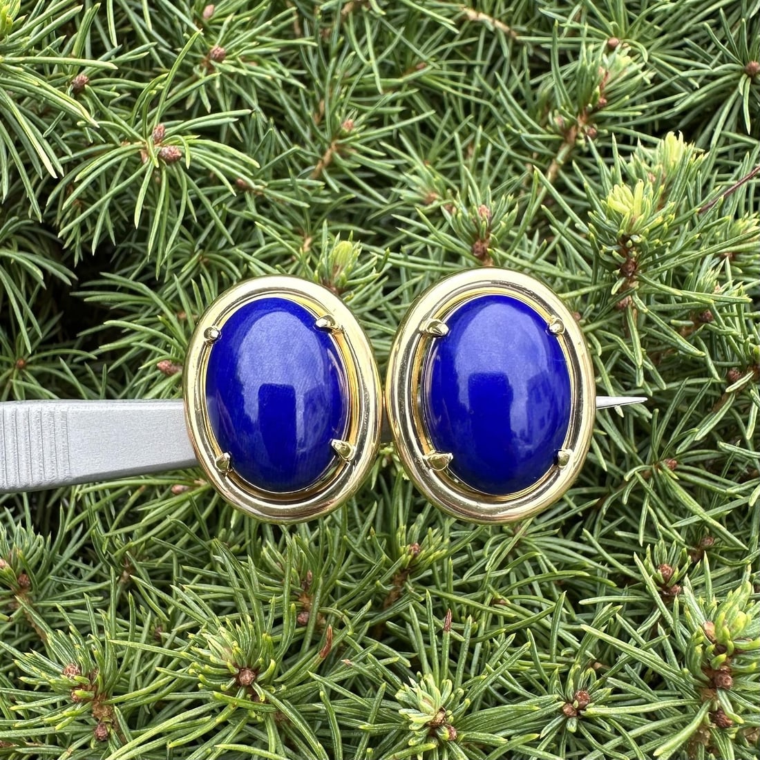 Gump's 18k Yellow Gold Deep Blue Lapis Omega Earrings: Gump's 18k Yellow Gold Deep Blue Lapis Omega Earrings Elevate your accessory collection with these exquisite earrings featuring natural, genuine Lapis Lazuli stones. Each earring showcases a stunning