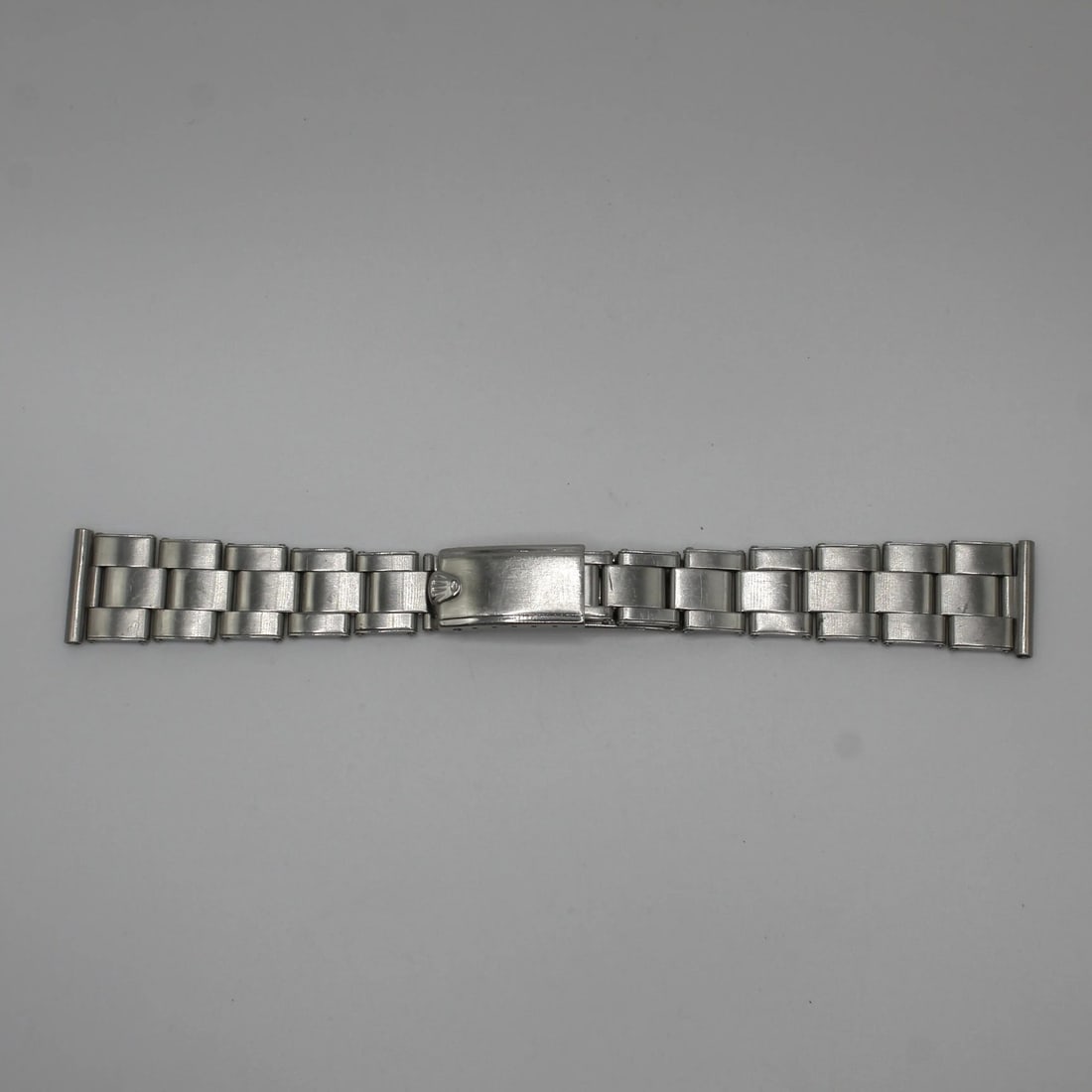 Rolex Oyster Rivet Vintage Stainless Steel Bracelet for 34MM Watch: Rolex Oyster Rivet Vintage Stainless Steel Bracelet for 34MM Watch Elevate your wrist game with this vintage Rolex Oyster Rivet Bracelet, crafted from stainless steel and designed for a 34MM watch. Th