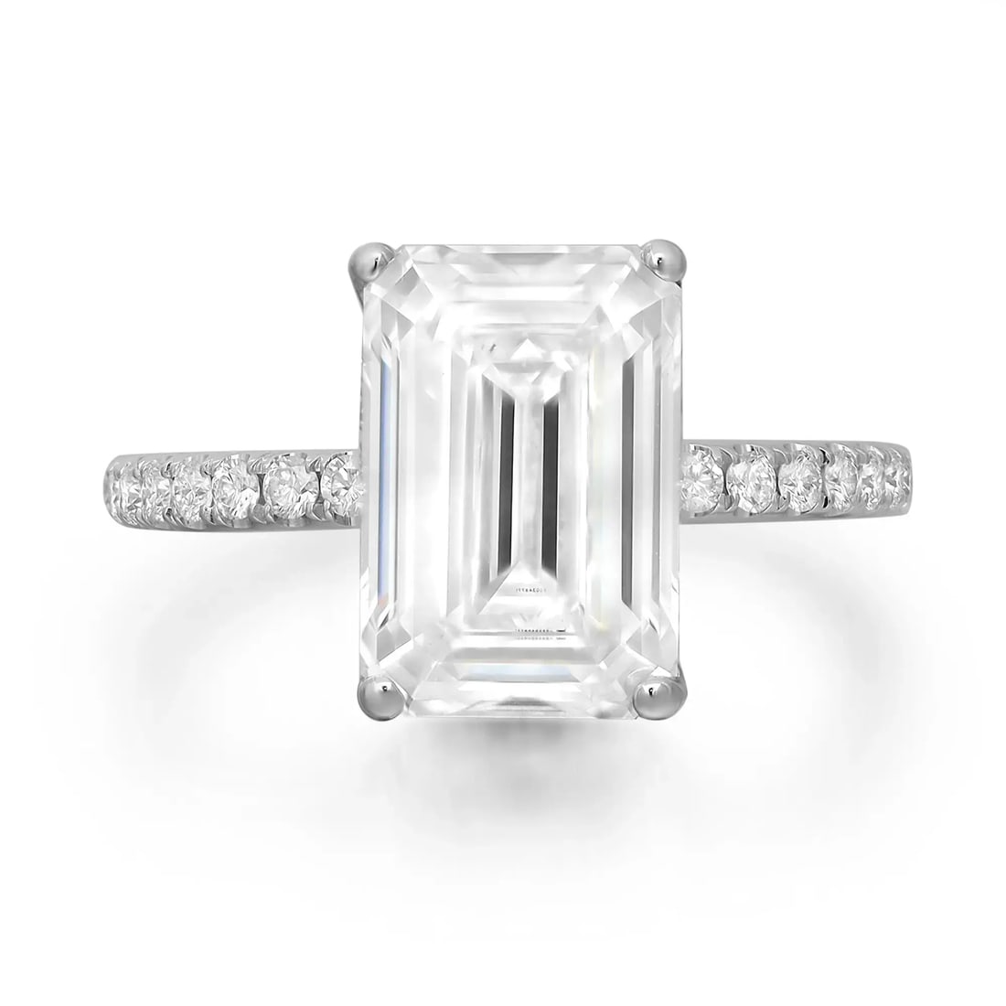 Rachel Koen 18K White Gold Emerald Cut Diamond Engagement Ring 4.12Ctw IGI Certified: Rachel Koen 18K White Gold Emerald Cut Diamond Engagement Ring 4.12Ctw IGI Certified Presenting a stunning Emerald Cut Lab Grown and Natural Diamond Engagement Ring, crafted in 18K White Gold. This ex