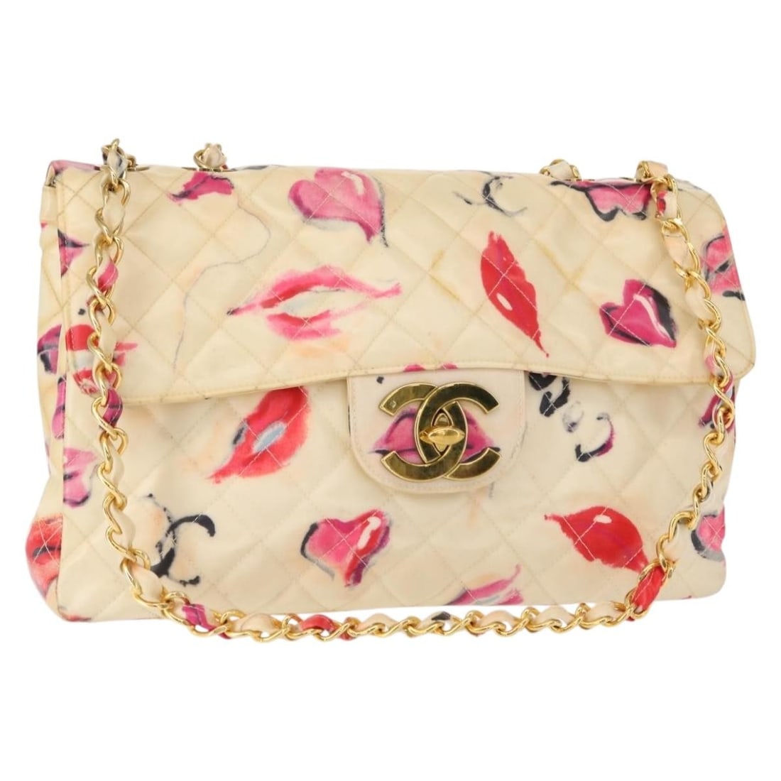 CHANEL Matelasse 34 Beige Gold Vinyl Shoulder Bag Authenticated: CHANEL Matelasse 34 Beige Gold Vinyl Shoulder Bag Authenticated This exquisite CHANEL Matelasse 34 Chain Shoulder Bag is a perfect blend of elegance and functionality. Crafted in France, this stylish