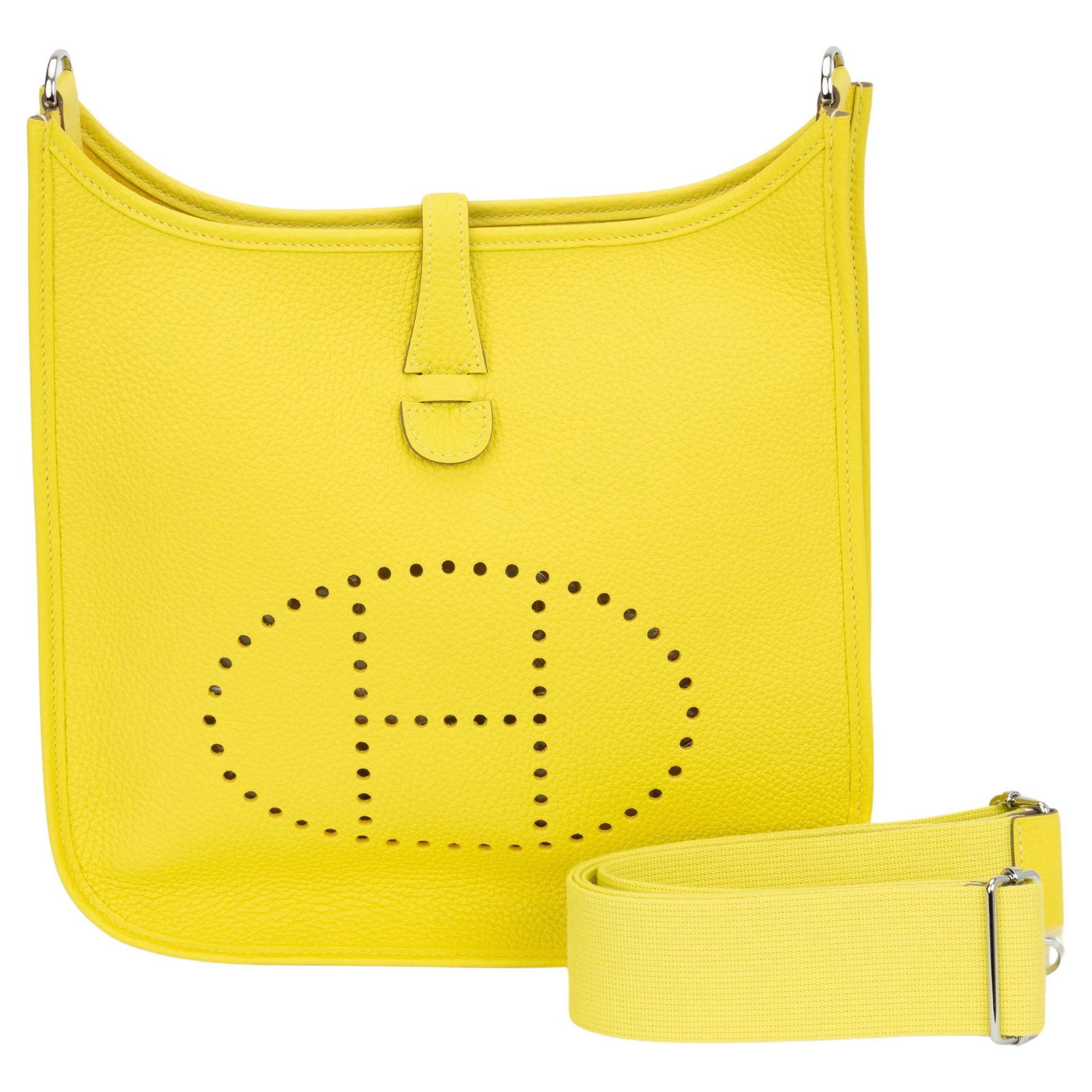 Hermes Lime Togo Evelyne PM Shoulder Bag 2022 with Palladium Hardware: Hermes Lime Togo Evelyne PM Shoulder Bag 2022 with Palladium Hardware Introducing the Hermes New Lime Togo Evelyne PM, a stylish and functional shoulder bag crafted from premium togo leather in a vibr