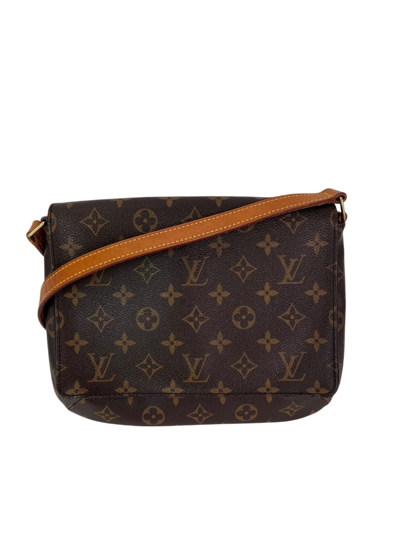 Louis Vuitton Musette Tango Monogram Shoulder Bag Vintage Coated Canvas: Louis Vuitton Musette Tango Monogram Shoulder Bag Vintage Coated Canvas Introducing the LOUIS VUITTON Musette Tango Monogram Short Strap Shoulder Bag, a stylish accessory perfect for casual travel. Th