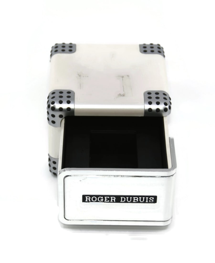 Roger Dubuis Easy Diver Watch Presentation Box 100% Authentic: Roger Dubuis Easy Diver Watch Presentation Box 100% Authentic This Roger Dubuis Easy Diver Watch Presentation Box is an elegant accessory for storing your timepiece. Crafted by the renowned brand Roge