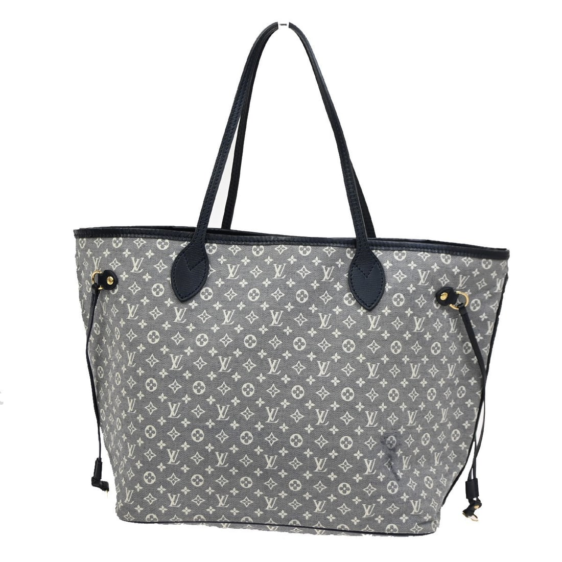 Neverfull MM Shoulder Tote Bag in Gray by Louis Vuitton: Neverfull MM Shoulder Tote Bag in Gray by Louis Vuitton This pre-owned Louis Vuitton Neverfull MM tote bag features a gray exterior and is designed for female use. It shows noticeable signs of use, in