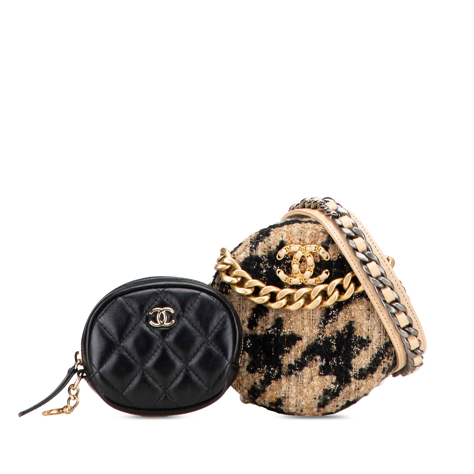 Chanel Tweed 19 Round Clutch with Chain and Coin Purse Brown: Chanel Tweed 19 Round Clutch with Chain and Coin Purse Brown Introducing the Chanel Tweed 19 Round Clutch with Chain and Coin Purse, a stylish and functional accessory. This exquisite satchel features