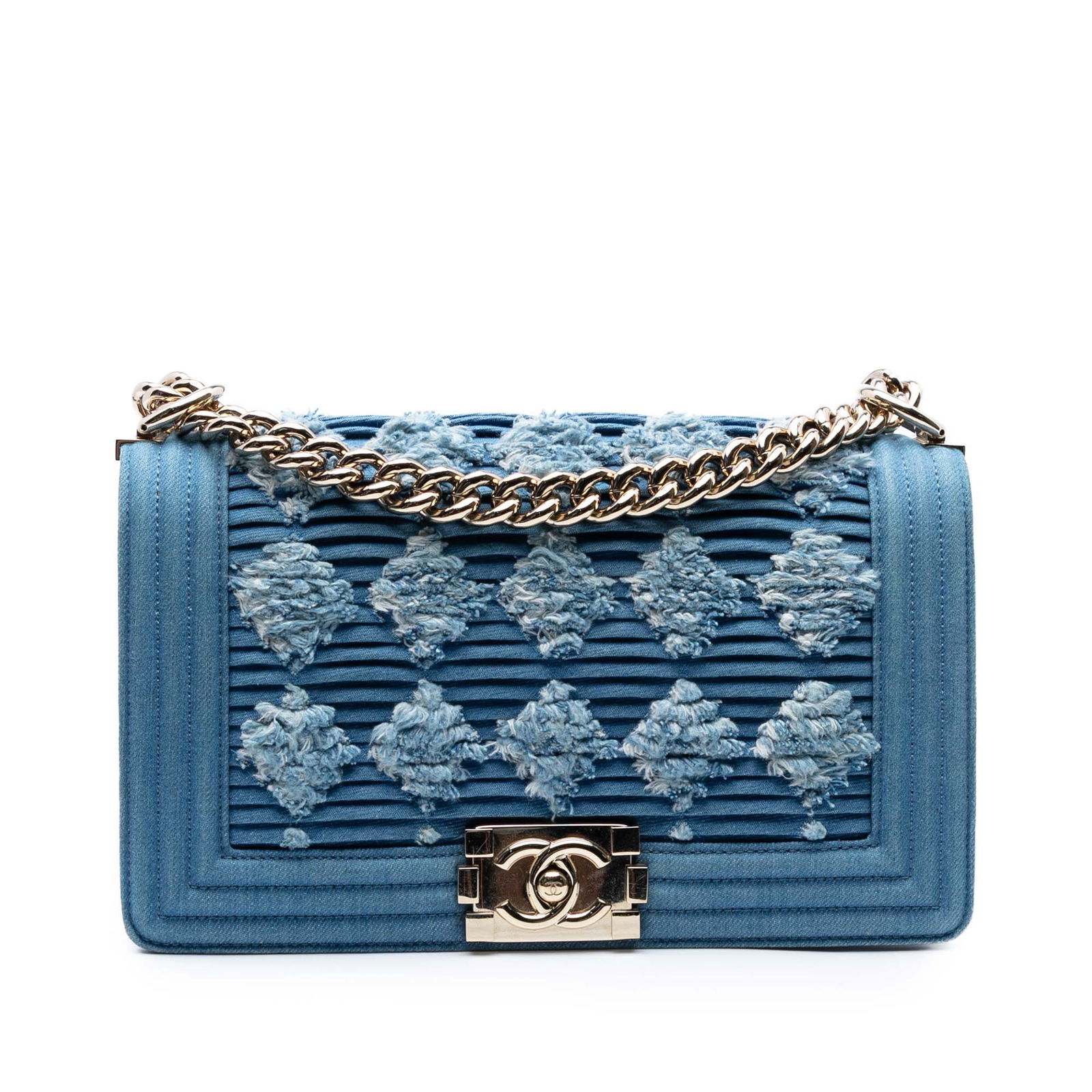 Chanel Old Medium Pleated Denim Boy Flap Bag Blue: Chanel Old Medium Pleated Denim Boy Flap Bag Blue The Chanel Old Medium Pleated Denim Boy Flap is a stylish and versatile handbag crafted from a unique pleated denim fabric. This bag features a curb c
