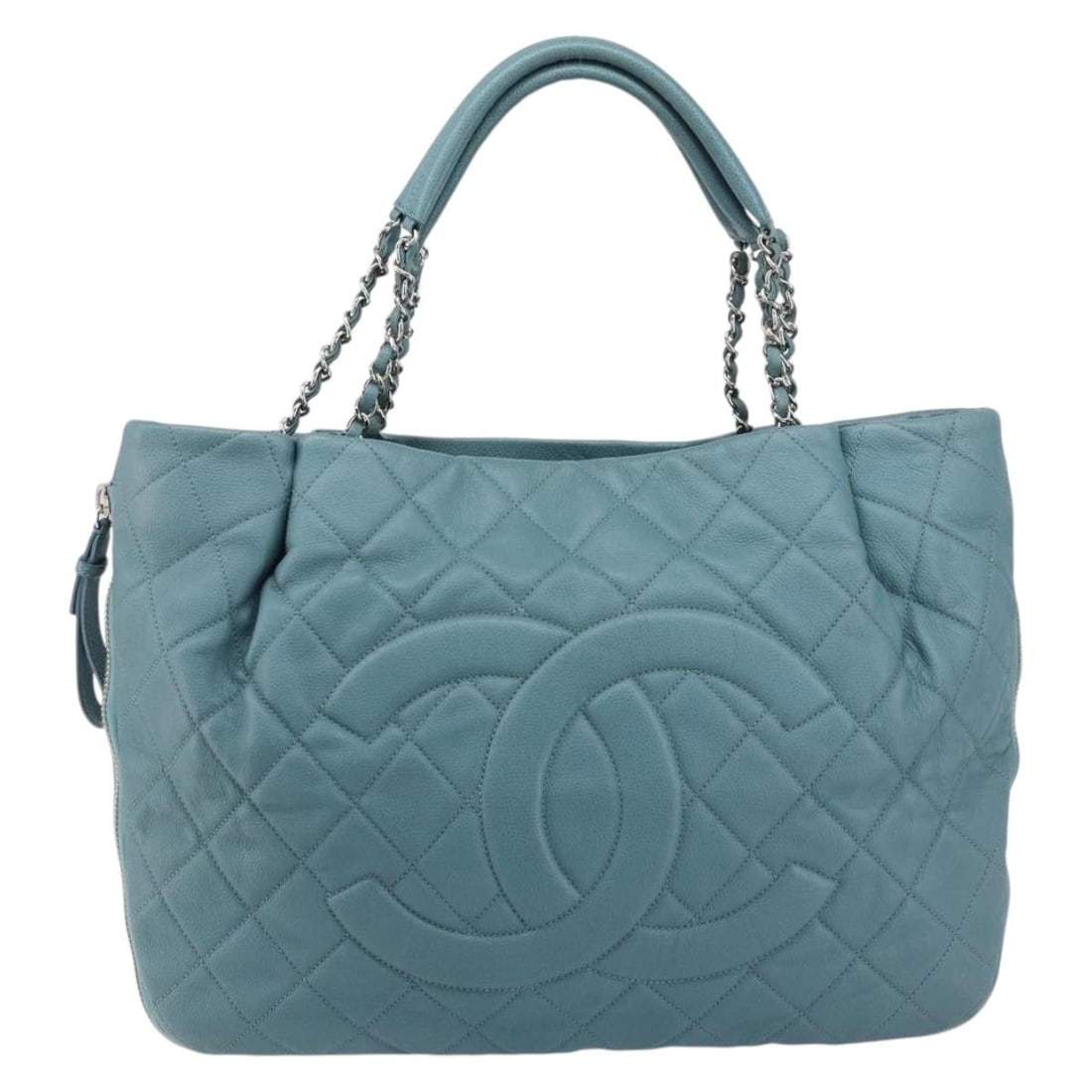 Chanel Blue Timeless CC Expandable Tote Shoulder Bag: Chanel Blue Timeless CC Expandable Tote Shoulder Bag This pre-owned Chanel Timeless CC Expandable Tote is crafted for women and features a blue design. The tote is in very good condition, with slight