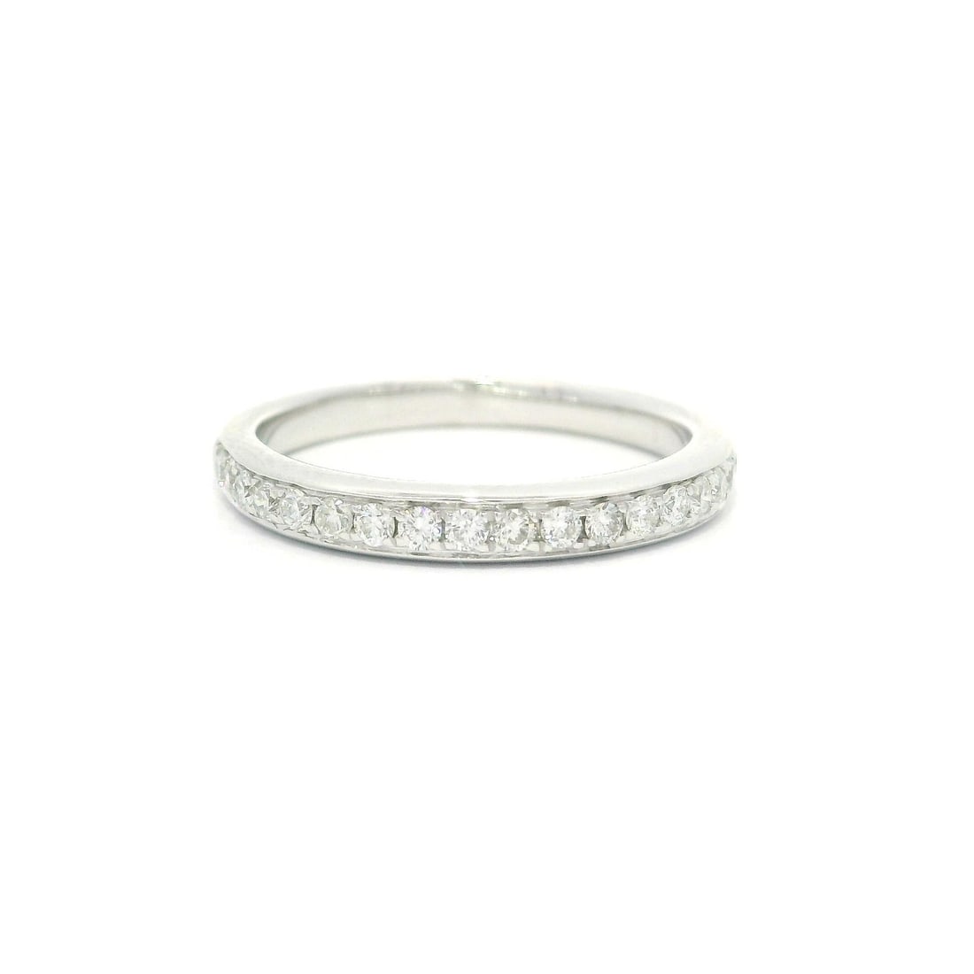 Elegant 18k White Gold 0.24ctw Pave Diamond Wedding Band Ring Size 5.5: Elegant 18k White Gold 0.24ctw Pave Diamond Wedding Band Ring Size 5.5 This exquisite 18k White Gold Pave Diamond Stack Wedding Band Ring features a stunning design adorned with 19 round brilliant cut