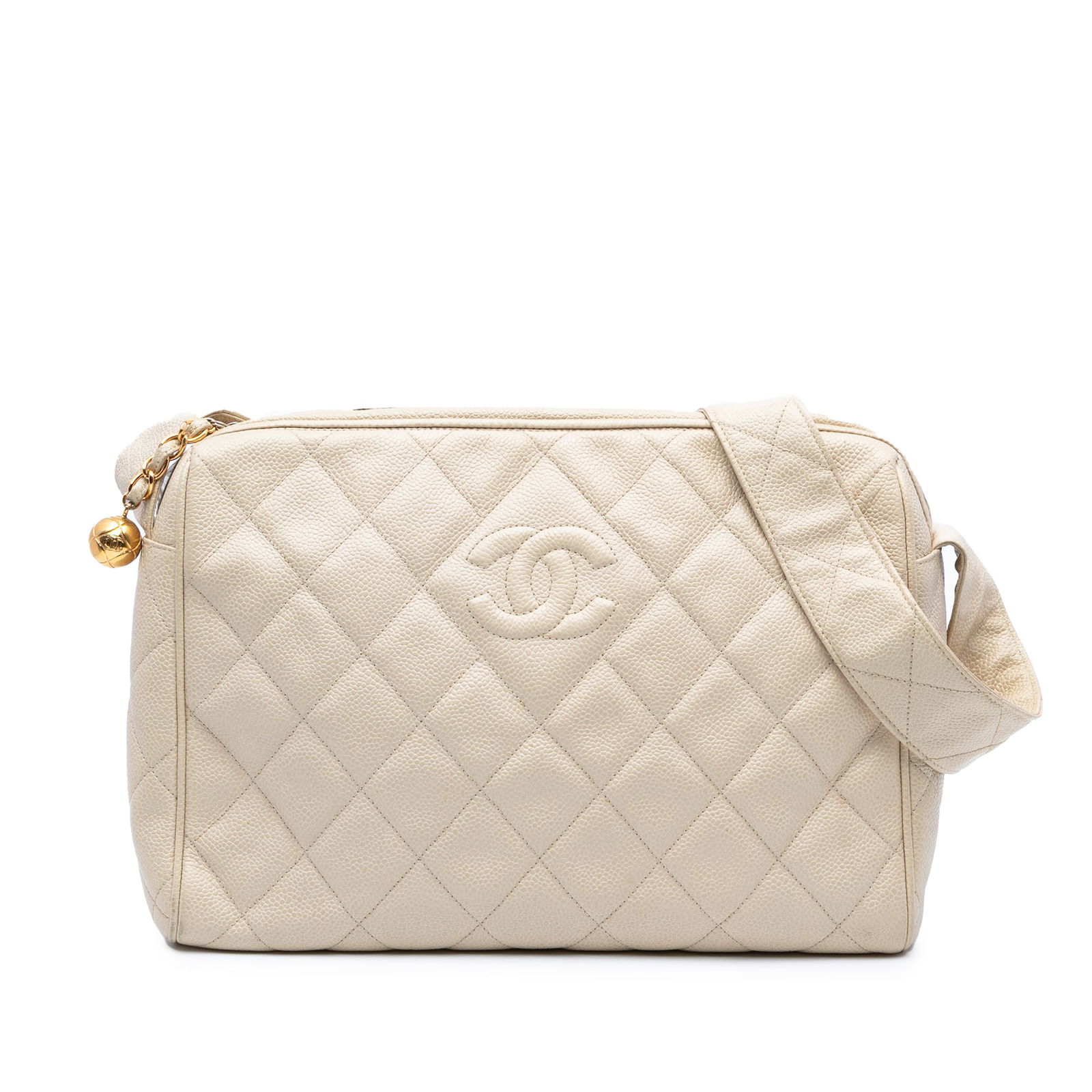 Chanel CC Quilted Caviar White Crossbody Bag Italy: Chanel CC Quilted Caviar White Crossbody Bag Italy This stunning Chanel CC Quilted Caviar Crossbody bag is crafted from luxurious caviar leather in a classic white color. It features a flat leather st