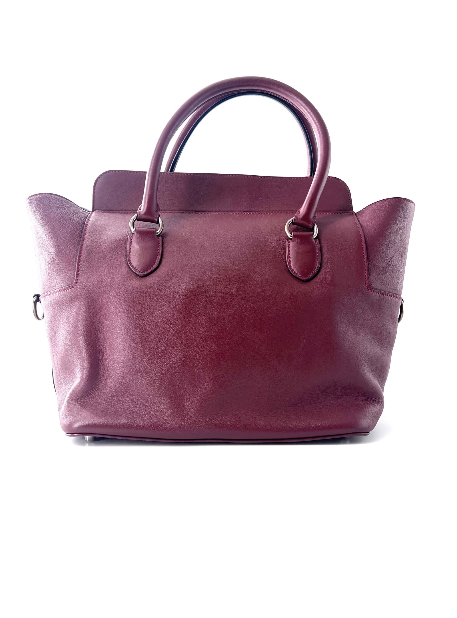 Hermes Burgundy Toolbox Handbag Pre-Owned: Hermes Burgundy Toolbox Handbag Pre-Owned This pre-owned Hermes Toolbox bag features a burgundy color and is designed for female use. It is in good condition with minor loss of shape, some rubbing on