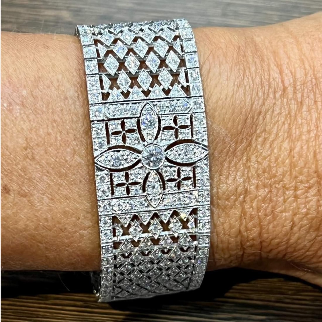 Sophia D. Deco Platinum Diamond Bracelet 10.50 Ct D-F VVS-VS: Sophia D. Deco Platinum Diamond Bracelet 10.50 Ct D-F VVS-VS Experience the elegance of the Sophia D. Deco Style Platinum Diamond Bracelet, a stunning piece that showcases a sophisticated design. This