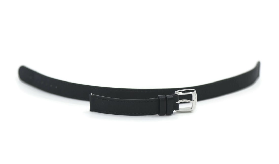 David Yurman 14mm Black Leather Watch Strap Authentic: David Yurman 14mm Black Leather Watch Strap Authentic This authentic David Yurman wristwatch band features a sleek black leather design, perfect for adding a touch of elegance to your timepiece. With