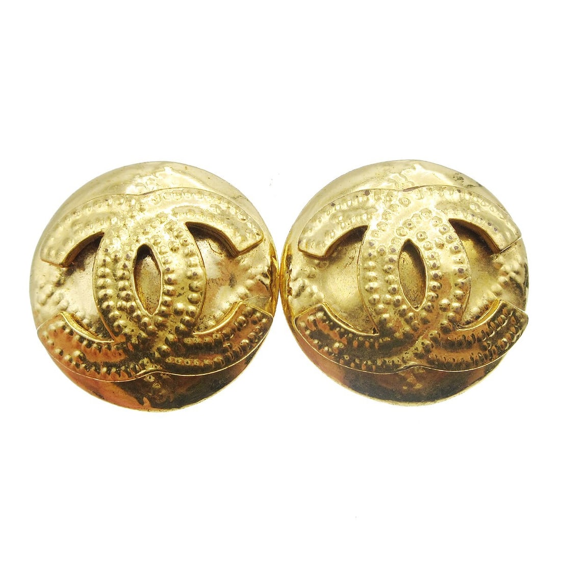 Chanel 94P Gold-Plated Button Clip-On Earrings: Chanel 94P Gold-Plated Button Clip-On Earrings Elevate your accessory collection with these stunning Chanel Button Earrings. Crafted in a round shape, these gold-plated clip-on earrings embody the ele