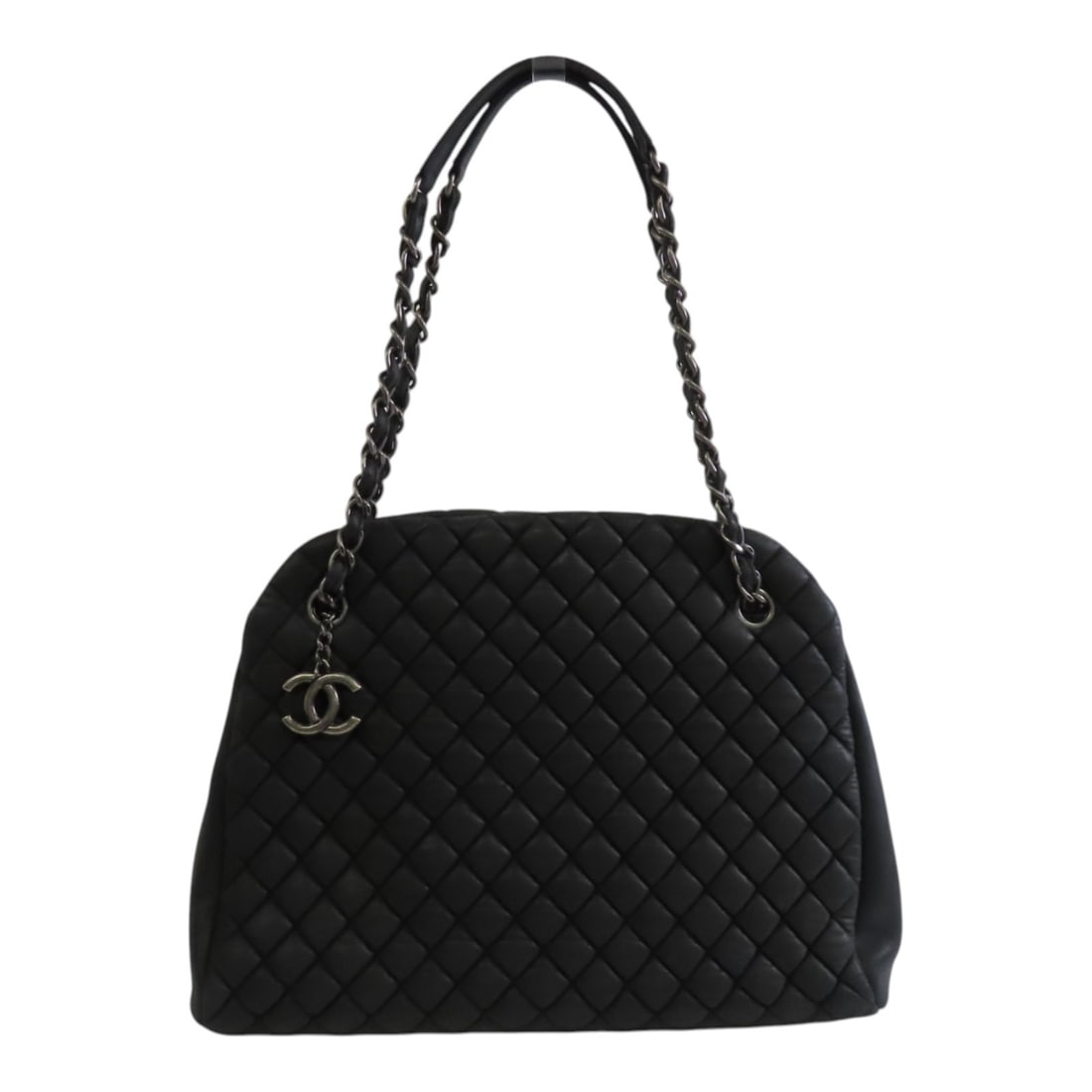 CHANEL CC Chain Shoulder Bag Black Calfskin Leather: CHANEL CC Chain Shoulder Bag Black Calfskin Leather This elegant CHANEL CC Shoulder Bag is crafted from high-quality black calfskin leather, featuring a sleek design perfect for any occasion. With a b