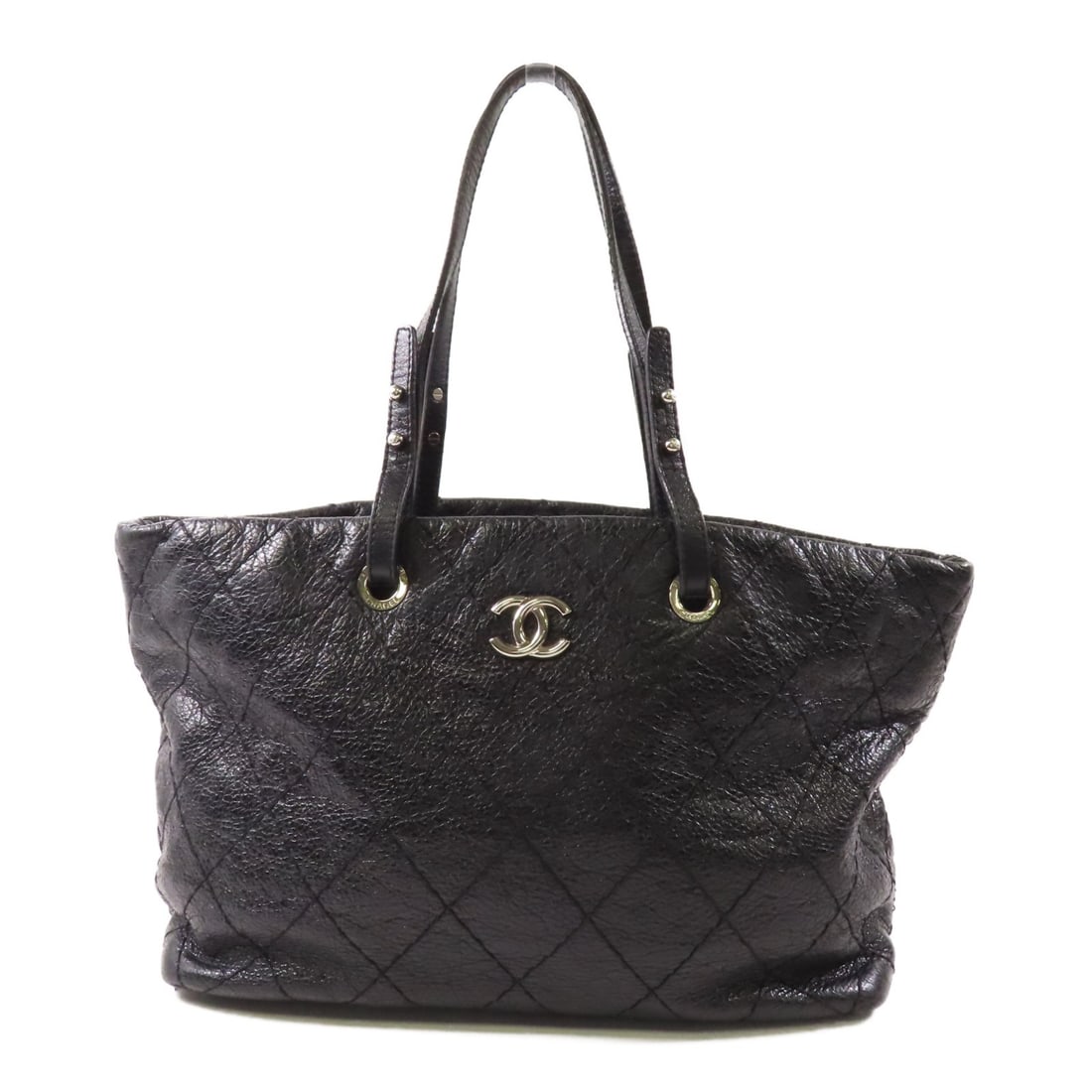 CHANEL Black Calfskin Leather Shoulder Bag with SHW: CHANEL Black Calfskin Leather Shoulder Bag with SHW This elegant CHANEL shoulder bag is crafted from luxurious black calfskin leather, showcasing the brand's iconic CC logo. Designed for everyday soph