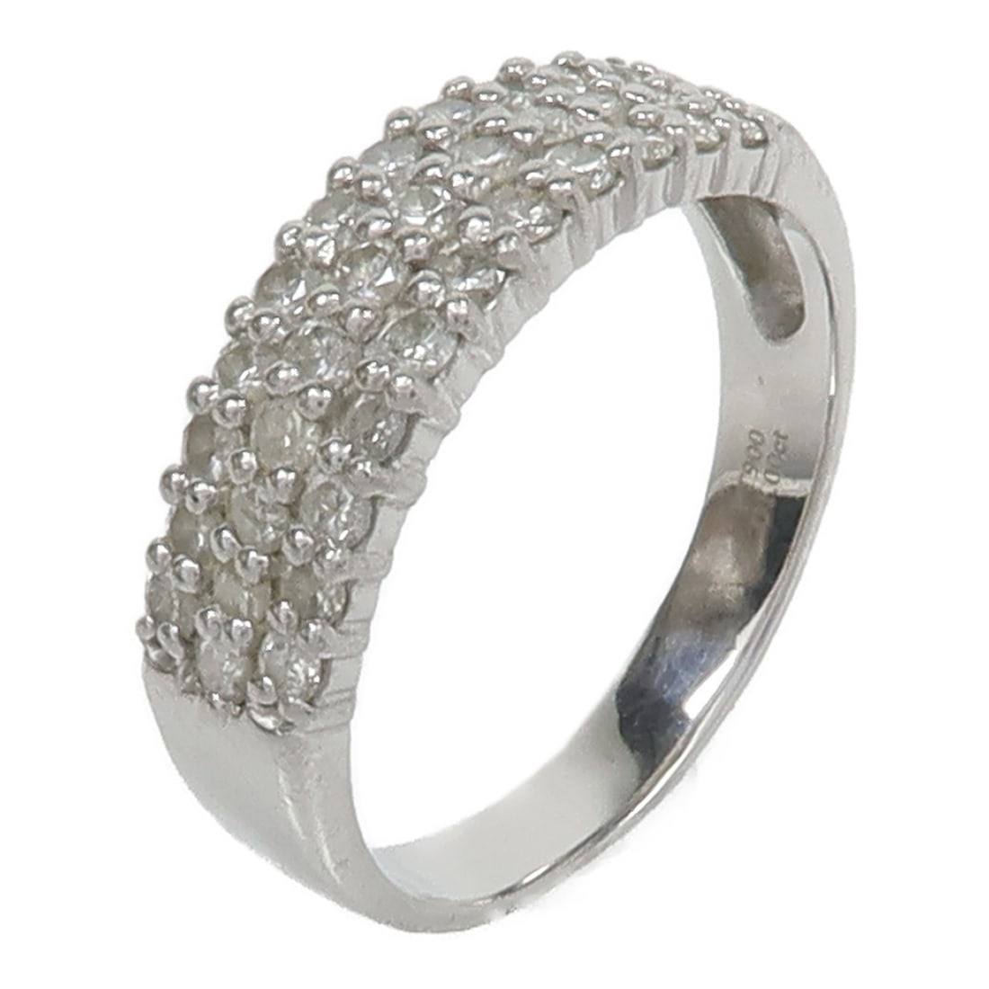 JEWELRY Diamond Ring in PT900 Platinum Size 9: JEWELRY Diamond Ring in PT900 Platinum Size 9 This exquisite diamond ring is crafted from Pt900 platinum, known for its durability and elegance. The ring features a stunning diamond as the main stone,