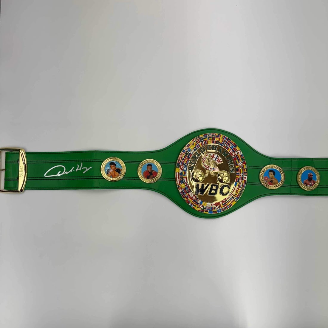 Oscar De La Hoya Autographed WBC Green Replica Belt BAS COA: Oscar De La Hoya Autographed WBC Green Replica Belt BAS COA This is an authentic autographed Oscar De La Hoya WBC Green Replica Championship Belt, complete with third-party authentication from Beckett
