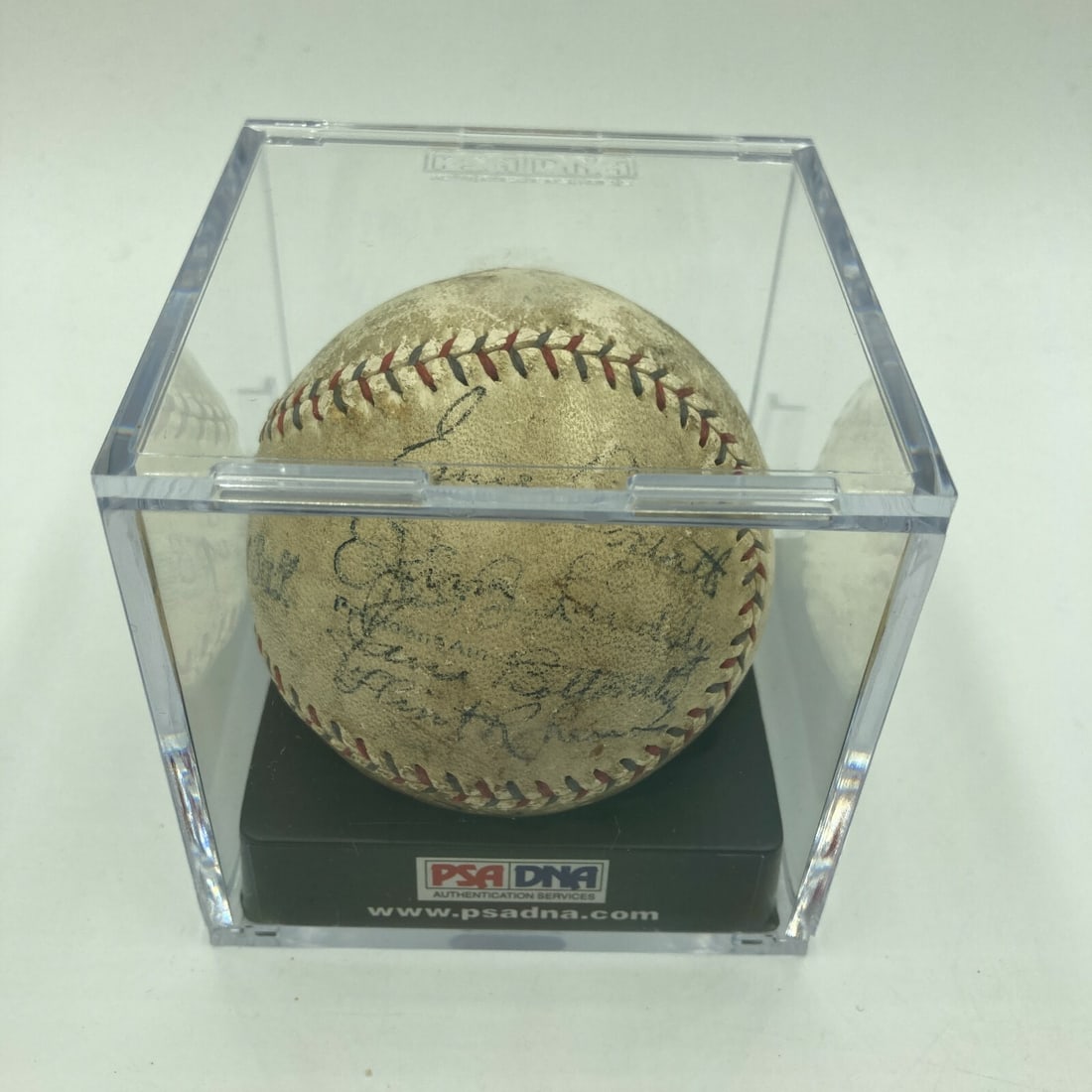 1930 World Series St. Louis Cardinals Team Signed Baseball with PSA DNA COA: 1930 World Series St. Louis Cardinals Team Signed Baseball with PSA DNA COA Relive the historic moments of the 1930 World Series with this authentic game-used baseball signed by the legendary St. Loui