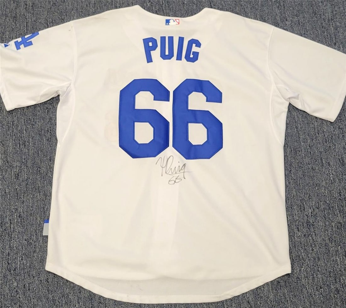 Yasiel Puig Signed Los Angeles Dodgers Jersey PSA/DNA Authenticated (1 of 5)