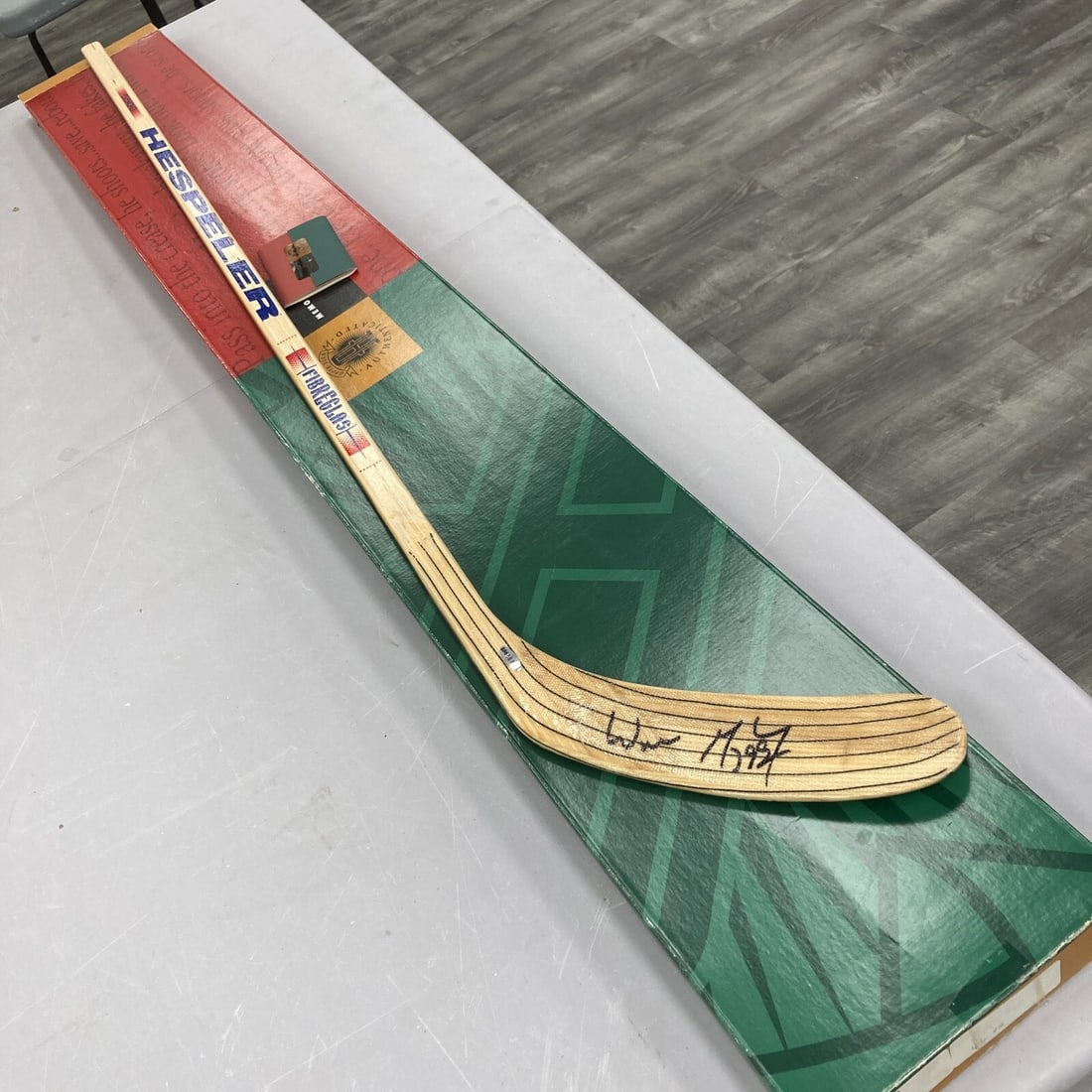 Wayne Gretzky Signed 63in Hespeler Hockey Stick with Upper Deck COA (1 of 13)