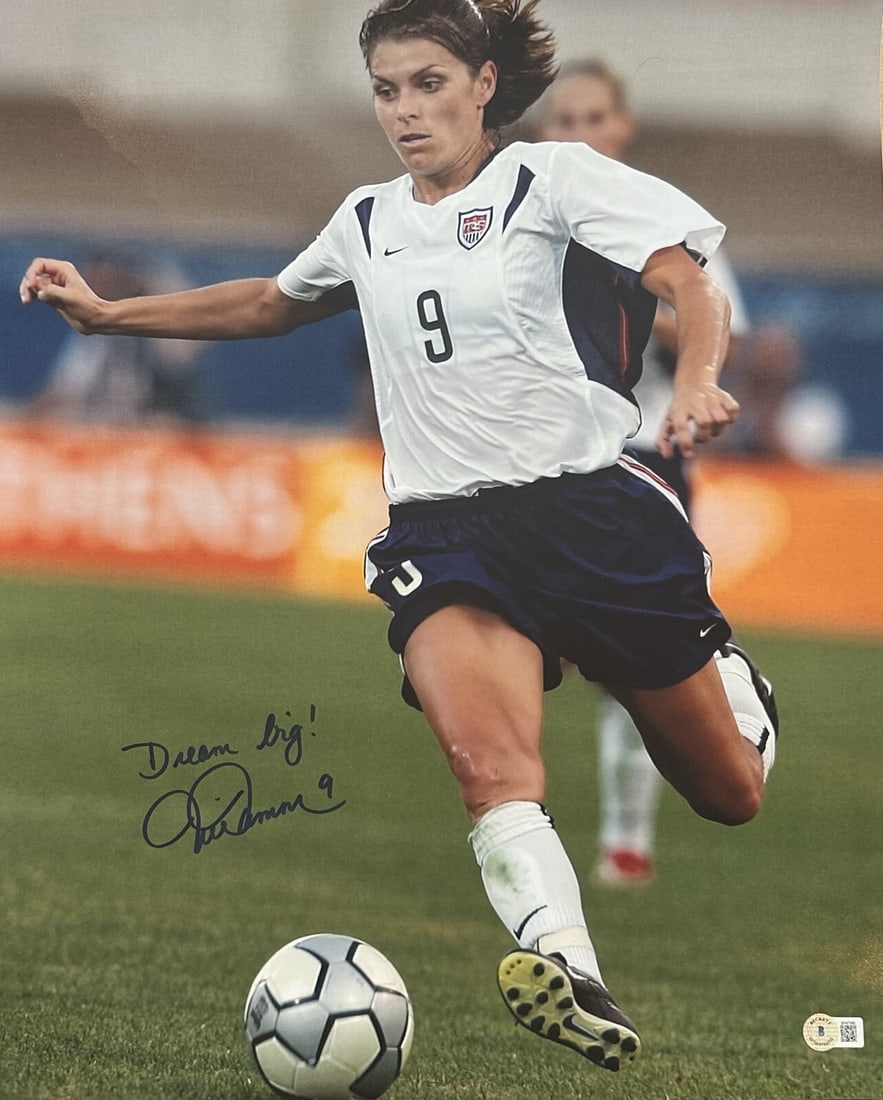Mia Hamm Signed 16x20 Photo with Dream Big Inscription Beckett Certified (1 of 1)