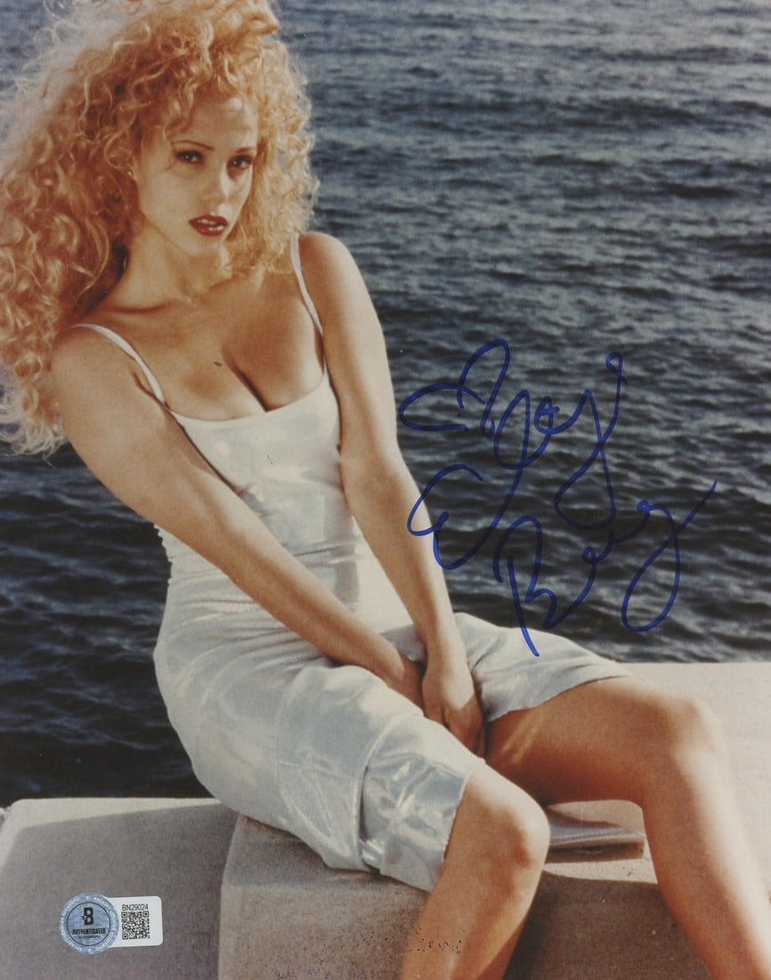 Elizabeth Berkley Signed Showgirls 8x10 Photo Beckett Authenticated: Elizabeth Berkley Signed Showgirls 8x10 Photo Beckett Authenticated This authentic 8x10 photograph features the signature of Elizabeth Berkley, renowned for her role in the iconic film Showgirls. The