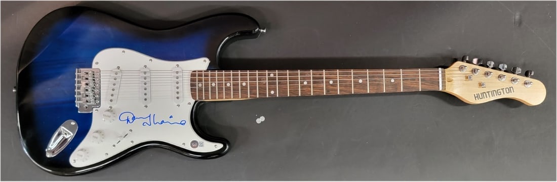 Denny Laine Autographed Electric Guitar with Beckett Authentication (1 of 4)