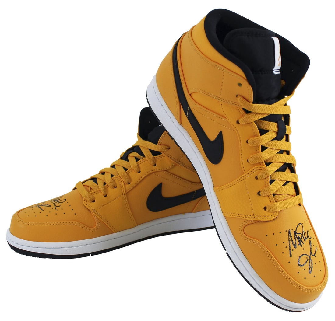 Magic Johnson Signed Air Jordan 1 Mid Shoes with Box Beckett Authenticated (1 of 5)