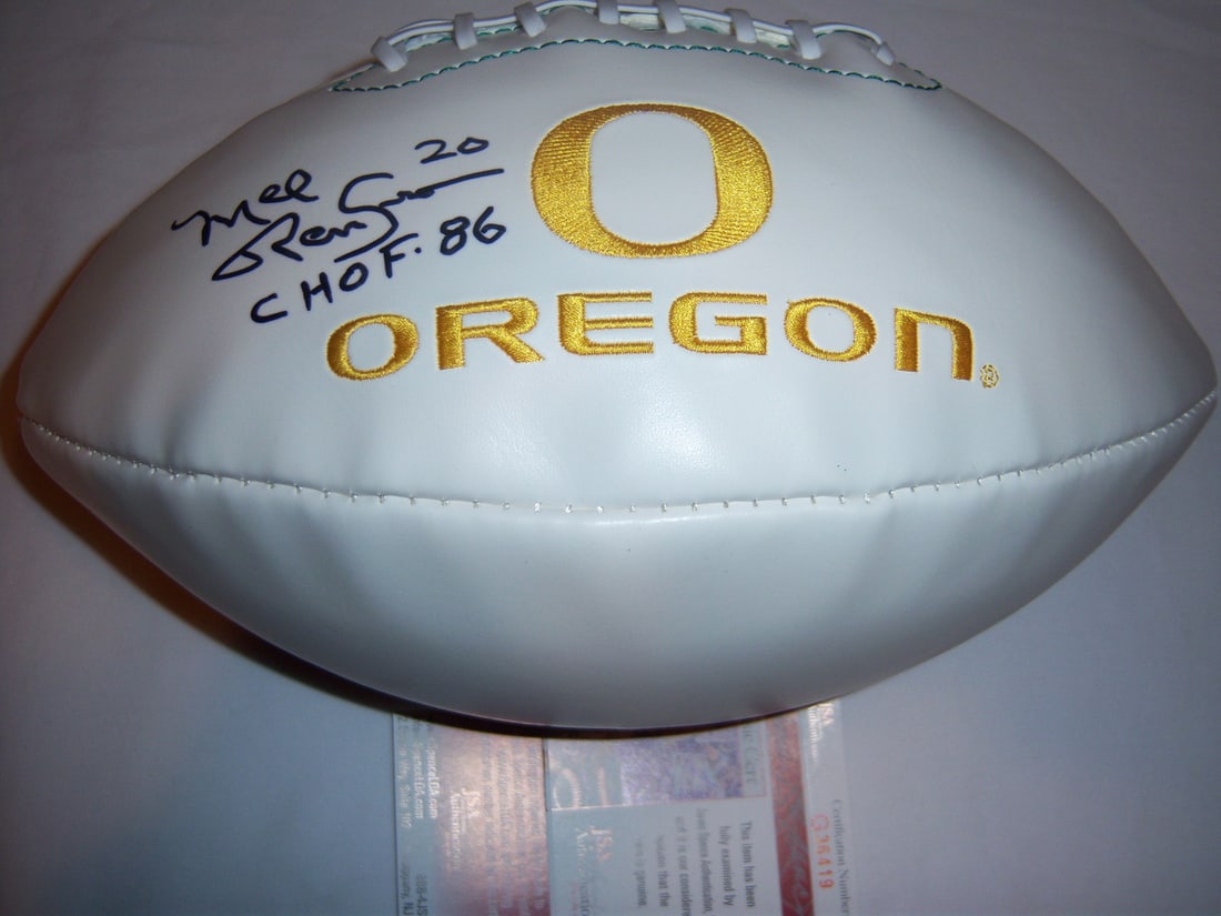Mel Renfro Signed Football Oregon Ducks Dallas Cowboys JSA COA: Mel Renfro Signed Football Oregon Ducks Dallas Cowboys JSA COA This officially licensed NFL football features the signature of Mel Renfro, a distinguished player known for his time with the Oregon Duc