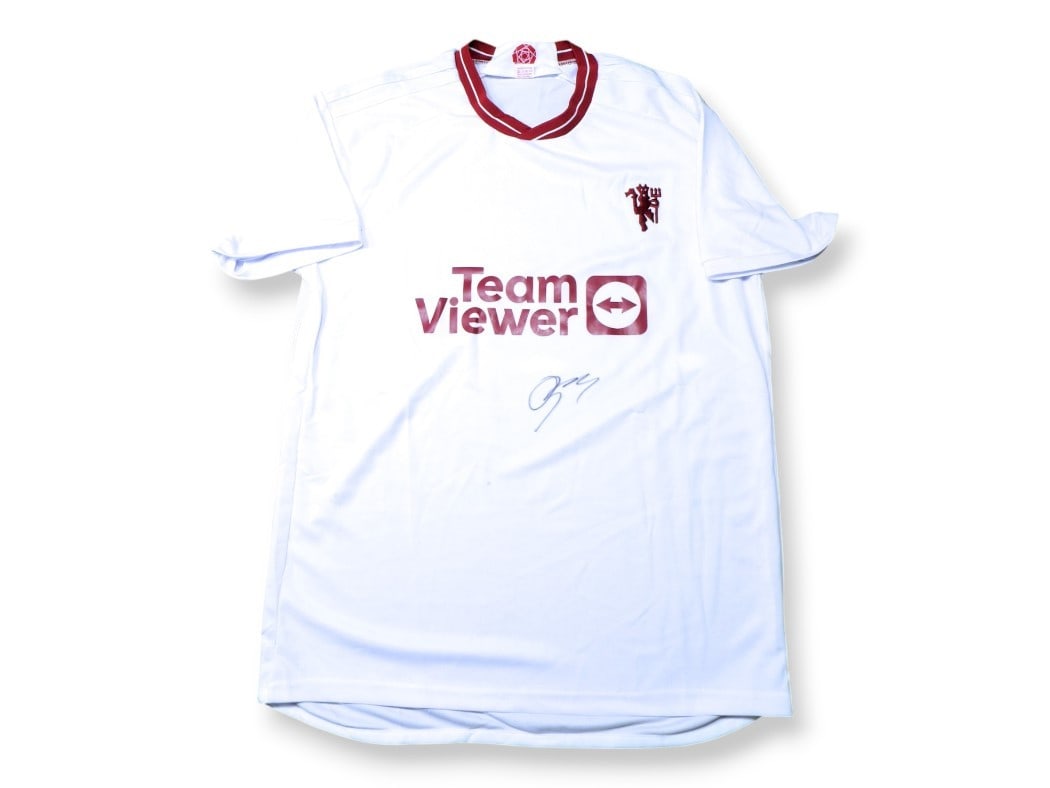 Jadon Sancho Autographed Manchester United Soccer Jersey Beckett Authenticated: Jadon Sancho Autographed Manchester United Soccer Jersey Beckett Authenticated Own a piece of soccer history with this authentic Jadon Sancho signed jersey from Manchester United. This XL jersey is a