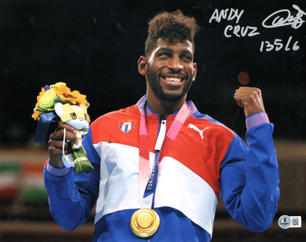 Andy Cruz Signed Photo 11x14 Gold Medal 135 lbs Beckett Authenticated: Andy Cruz Signed Photo 11x14 Gold Medal 135 lbs Beckett Authenticated This is an authentic 11" x 14" photo signed by boxer Andy Cruz, showcasing his achievement as a gold medalist in the 135 lbs categ