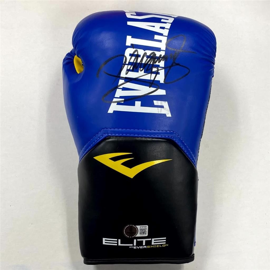 Manny Pacquiao Signed Everlast Boxing Glove Beckett Authenticated (1 of 3)