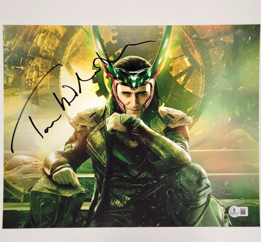 Tom Hiddleston Signed Loki 11x14 Photo Marvel Beckett Authenticated (1 of 3)