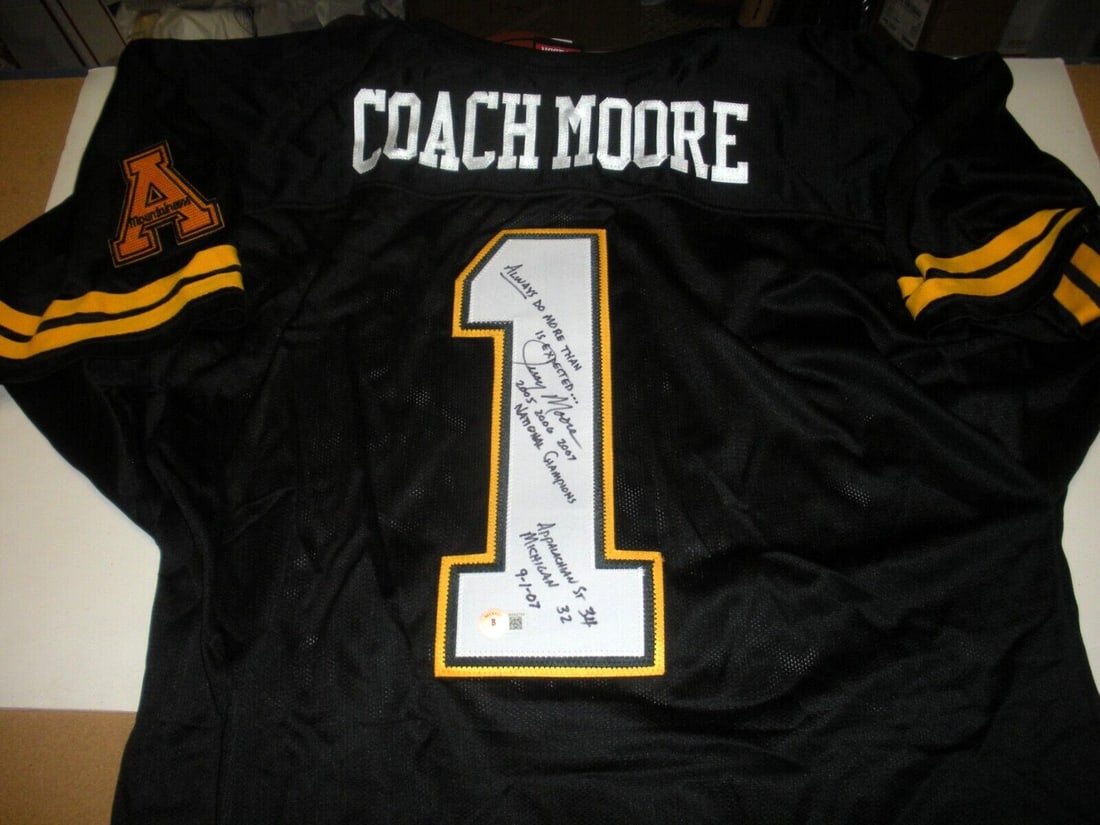 Jerry Moore Signed Rawlings Jersey Appalachian State Beckett COA: Jerry Moore Signed Rawlings Jersey Appalachian State Beckett COA This official Rawlings jersey, signed by Jerry Moore, is a must-have for any football fan. The jersey is an original piece, showcasing