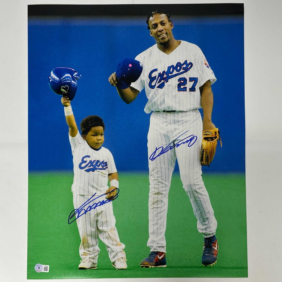 Vladimir Guerrero Jr Sr Signed 16x20 Photo Montreal Expos Beckett Authenticated: Vladimir Guerrero Jr Sr Signed 16x20 Photo Montreal Expos Beckett Authenticated This is an authentic autographed 16x20 photo featuring Vladimir Guerrero Jr. and Sr., representing the Montreal Expos. T