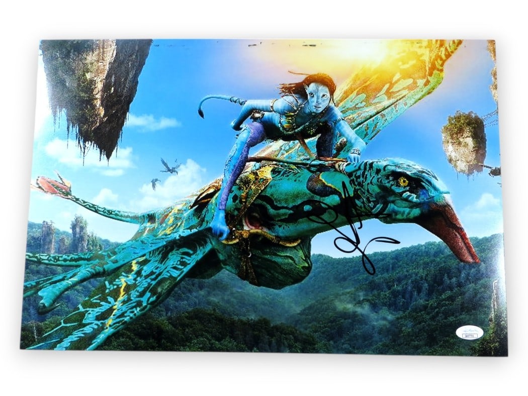 Zoe Saldana Signed 12x18 Photo Neytiri Avatar JSA Authenticated: Zoe Saldana Signed 12x18 Photo Neytiri Avatar JSA Authenticated This stunning 12x18 photograph features Zoe Saldana as Neytiri from the iconic film Avatar, beautifully autographed by the actress herse