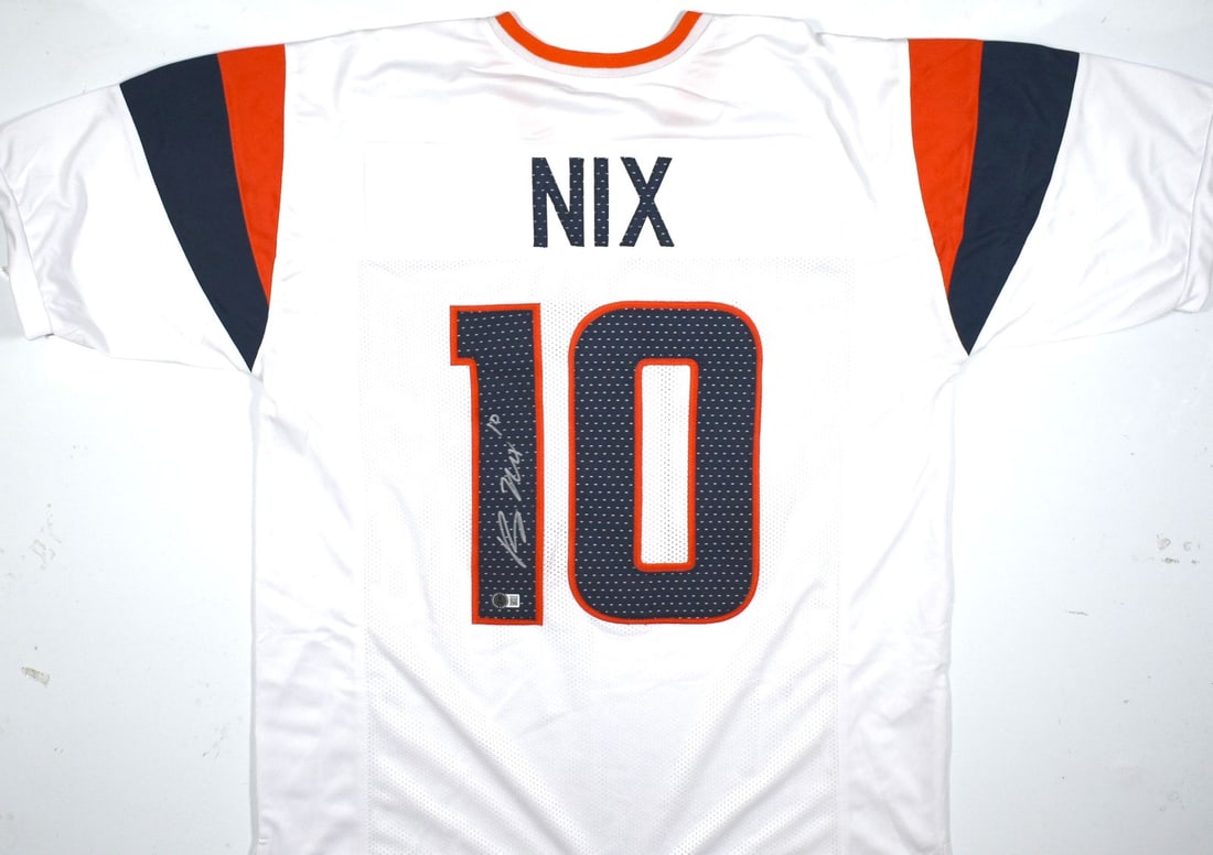 Bo Nix Signed Denver Broncos White Jersey Beckett Authenticated: Bo Nix Signed Denver Broncos White Jersey Beckett Authenticated This is a pre-owned white pro style jersey, featuring the autograph of Bo Nix, a notable player in football. The jersey is authenticated