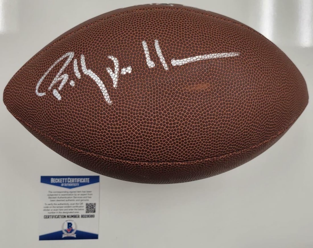 Billy Dee Williams Autographed Football Brian's Song Beckett COA: Billy Dee Williams Autographed Football Brian's Song Beckett COA This football is signed by Billy Dee Williams, featuring his autograph in connection with the classic film "Brian's Song." This collect