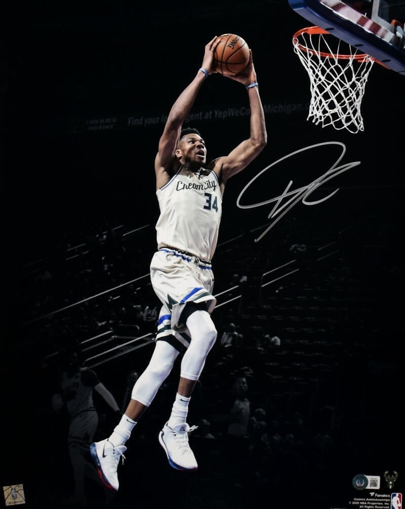 Giannis Antetokounmpo Signed 16x20 Bucks Dunk Photo Beckett Auth: Giannis Antetokounmpo Signed 16x20 Bucks Dunk Photo Beckett Auth Celebrate the incredible talent of Giannis Antetokounmpo with this stunning autographed 16x20 spotlight dunk photo. This original photo