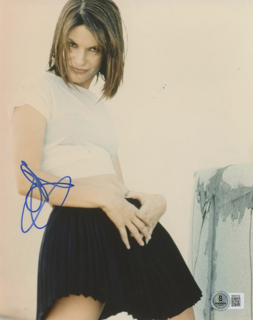 Sandra Bullock Signed Speed 8x10 Photo Authentic Beckett BAS #BN29142: Sandra Bullock Signed Speed 8x10 Photo Authentic Beckett BAS #BN29142 This authentic 8x10 photograph is personally signed by Sandra Bullock from the iconic film Speed. The autograph is verified by Bec