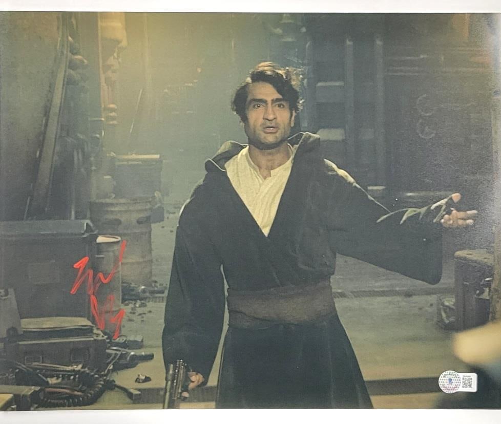 Kumail Nanjiani Signed Star Wars Obi-Wan 11x14 Photo Beckett Authenticated: Kumail Nanjiani Signed Star Wars Obi-Wan 11x14 Photo Beckett Authenticated This is an original 11x14 photo featuring Obi-Wan Kenobi from Star Wars, personally signed by Kumail Nanjiani. The autograph