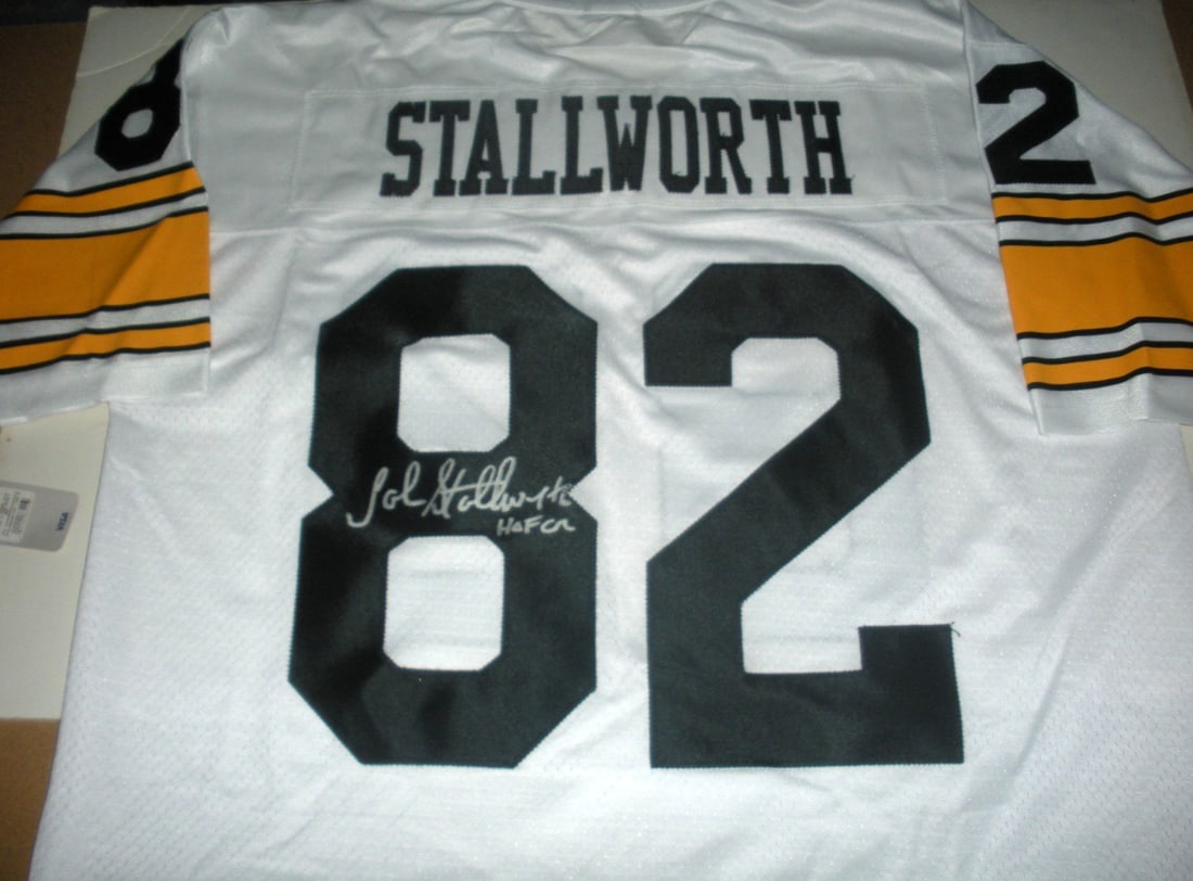 James Lofton Signed Pittsburgh Steelers Reebok Jersey with COA: James Lofton Signed Pittsburgh Steelers Reebok Jersey with COA This officially licensed Reebok jersey features the legendary James Lofton, an iconic player in NFL history. The jersey is pre-owned, sho