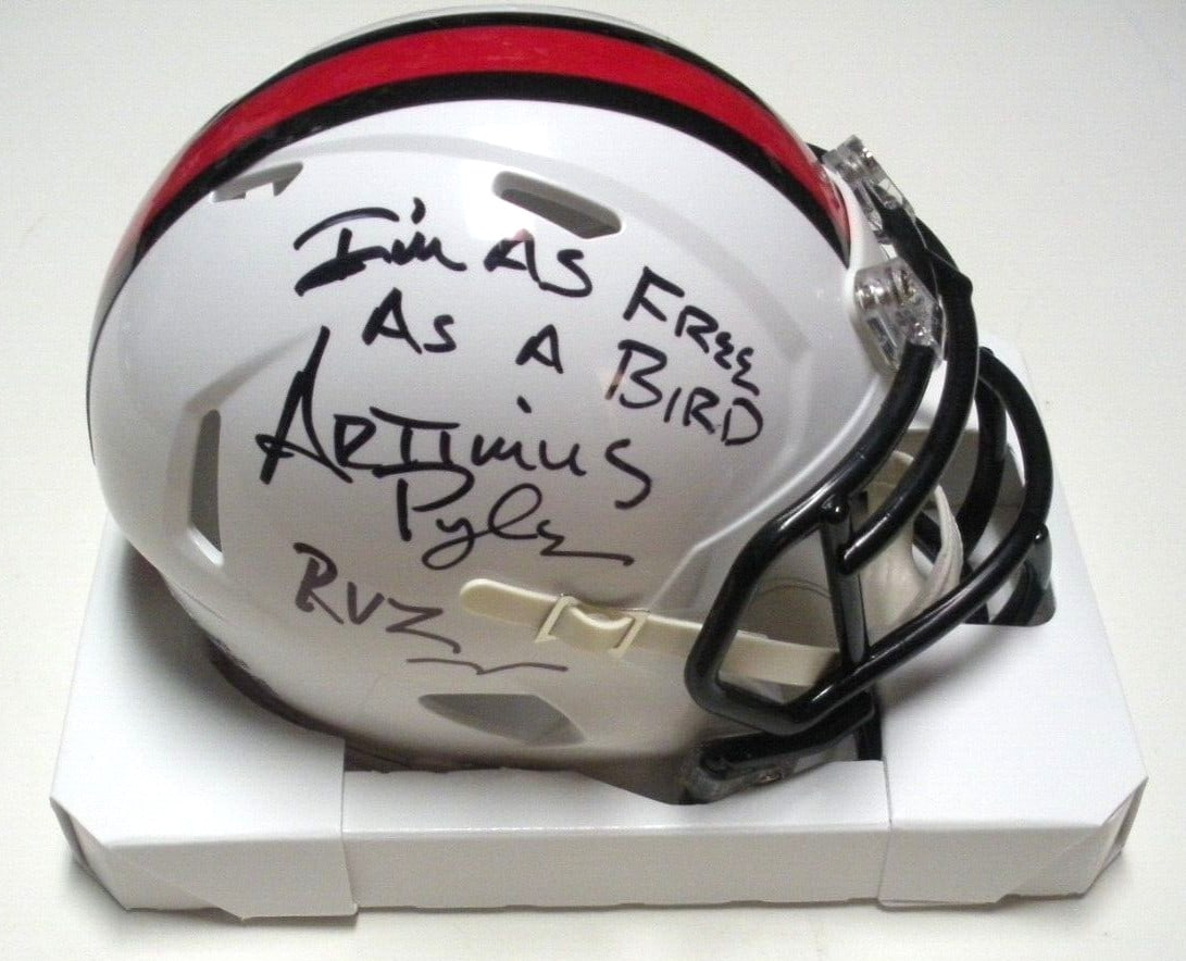 Artimus Pyle Signed Lynyrd Skynyrd Freebird Mini Helmet with COA: Artimus Pyle Signed Lynyrd Skynyrd Freebird Mini Helmet with COA This is a signed mini helmet by Artimus Pyle from Lynyrd Skynyrd, featuring a commemorative design of the iconic song "Freebird". The h