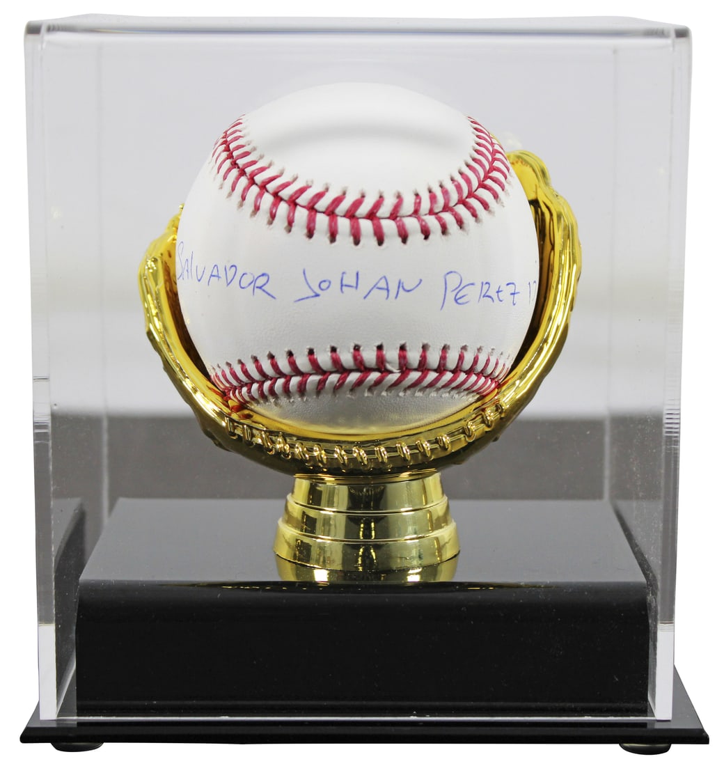 Salvador Johan Perez DIaz Signed OML Baseball with Beckett Authentication: Salvador Johan Perez DIaz Signed OML Baseball with Beckett Authentication This authentic OML baseball is personally signed by Salvador Johan Perez Diaz of the Kansas City Royals. Featuring the Beckett