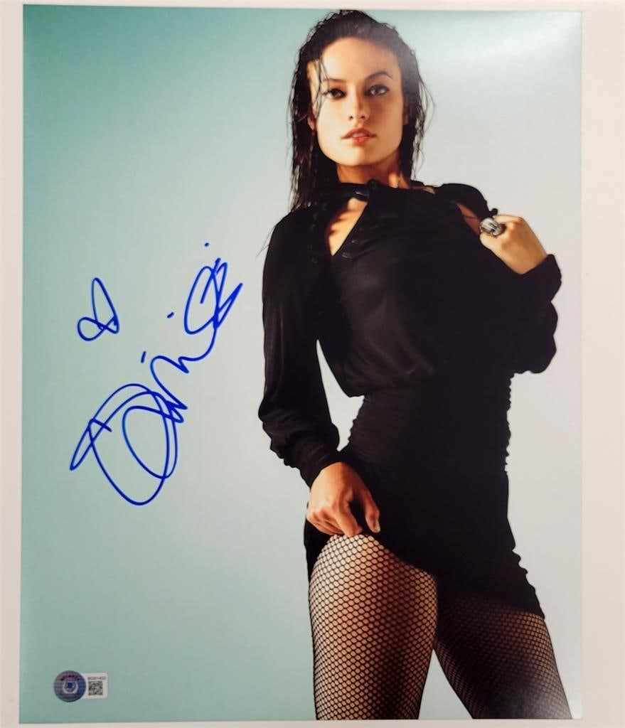 Olivia Wilde 11x14 Photo Signed Beckett Authenticated: Olivia Wilde 11x14 Photo Signed Beckett Authenticated This is an authentic 11x14 photograph signed by actress Olivia Wilde, featuring a Beckett authentication for verification. The photo is an origina